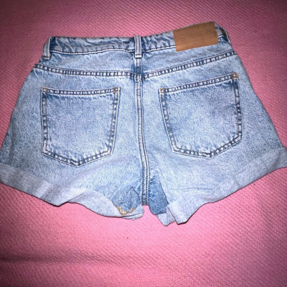 PacSun Mom Shorts Light Wash High Waisted Cuffed Denim Size 26 Blue - Picture 3 of 4